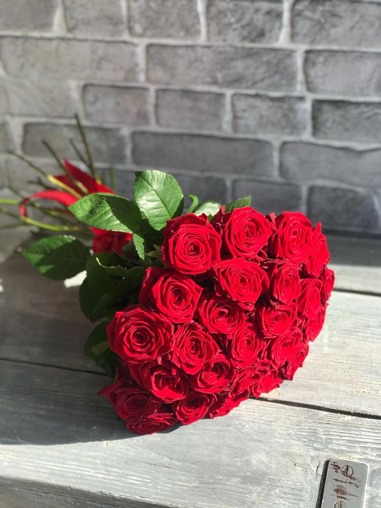 Букет Красные розы Фридом в Побединском