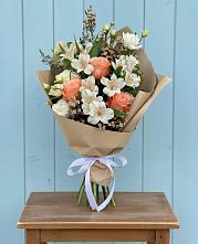 Букет цветов из:  Альстромерии, Лизиантусы, Розы и Хризантемы в Побединском