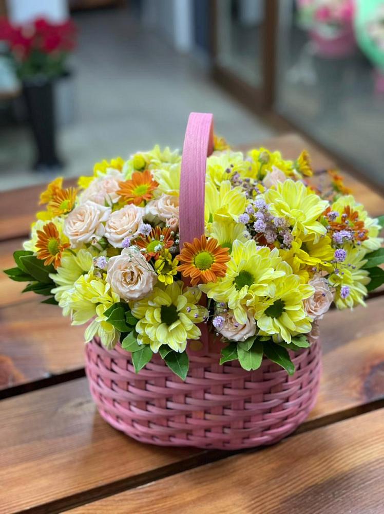 Цветочная композиция из Хризантемы и Розы в корзине в Побединском