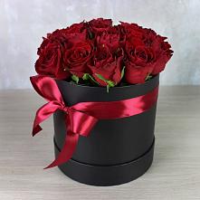 Цветочная композиция из Розы в шляпной коробке в Побединском