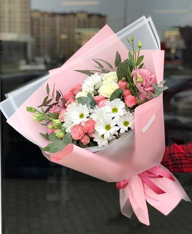 Букет цветов из: Розы, Лизиантусы и Хризантемы в Побединском